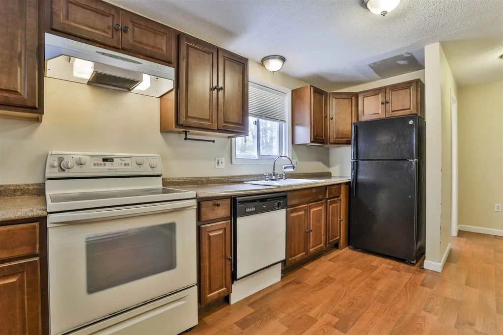 89 English Range Road Derry NH 03038