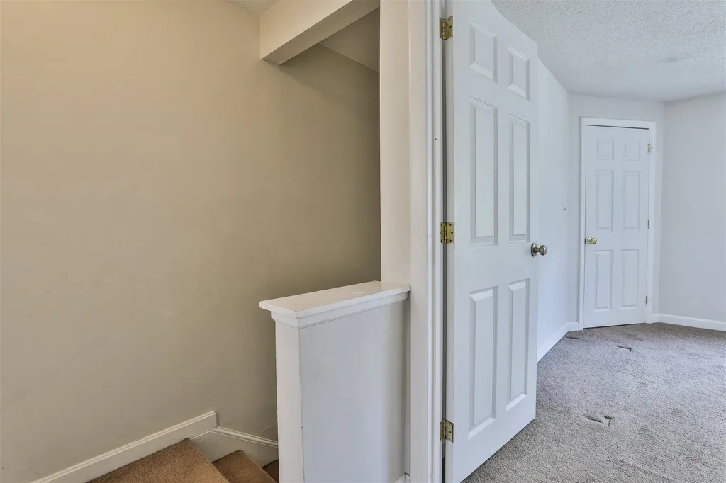 89 English Range Road Derry NH 03038