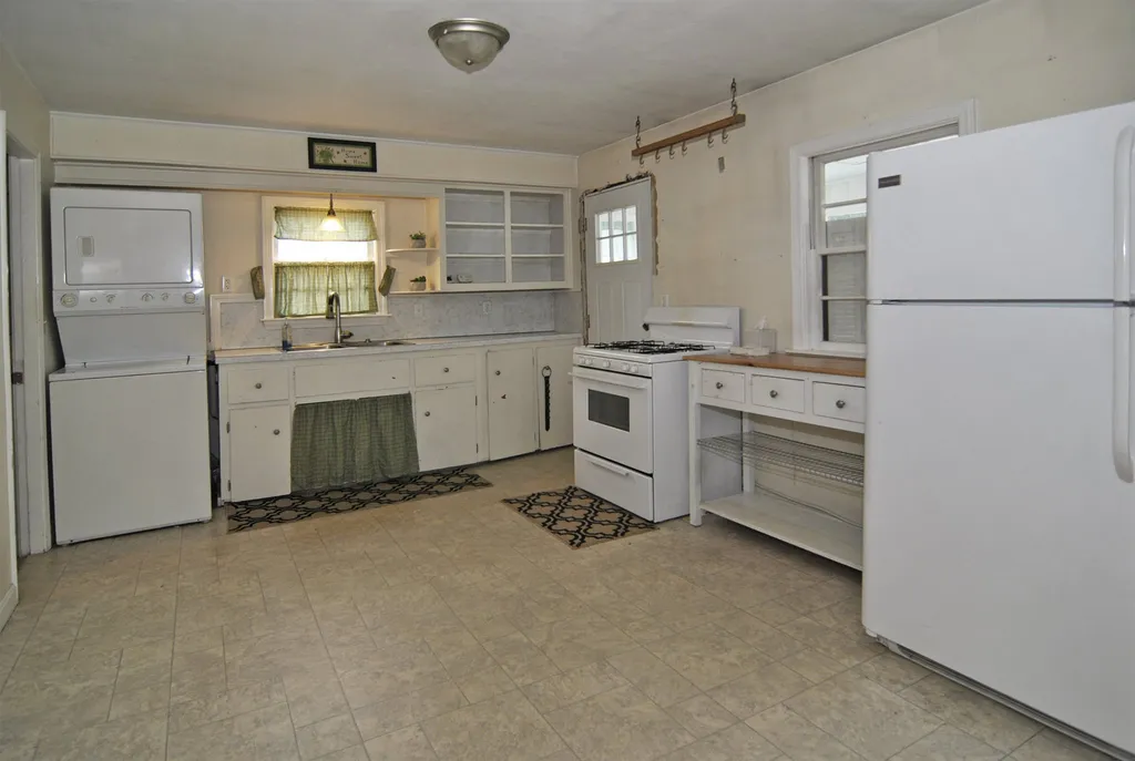 2 Kadra Street Brentwood NH 03833