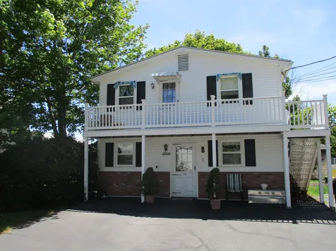 28 Thorwald Avenue Hampton NH 03842