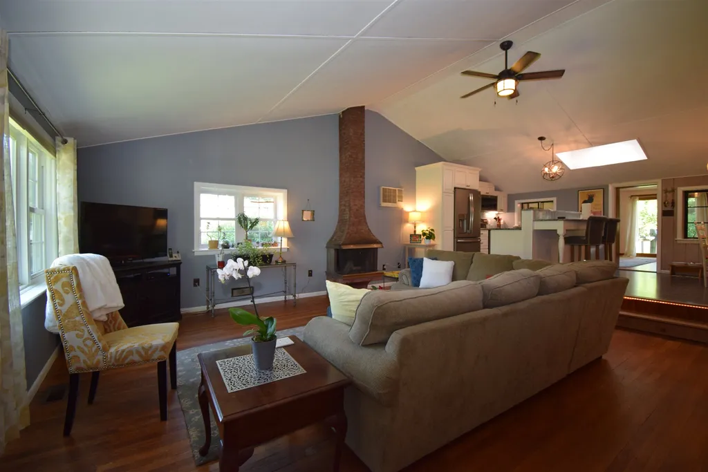 3 Scotland Road Kingston NH 03848