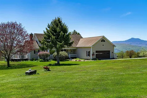 171 Kneeland Hill Waterbury VT 05677