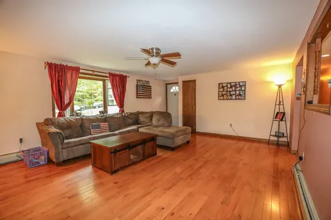 34 Robin Hood Drive Nottingham NH 03290