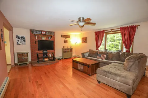 34 Robin Hood Drive Nottingham NH 03290