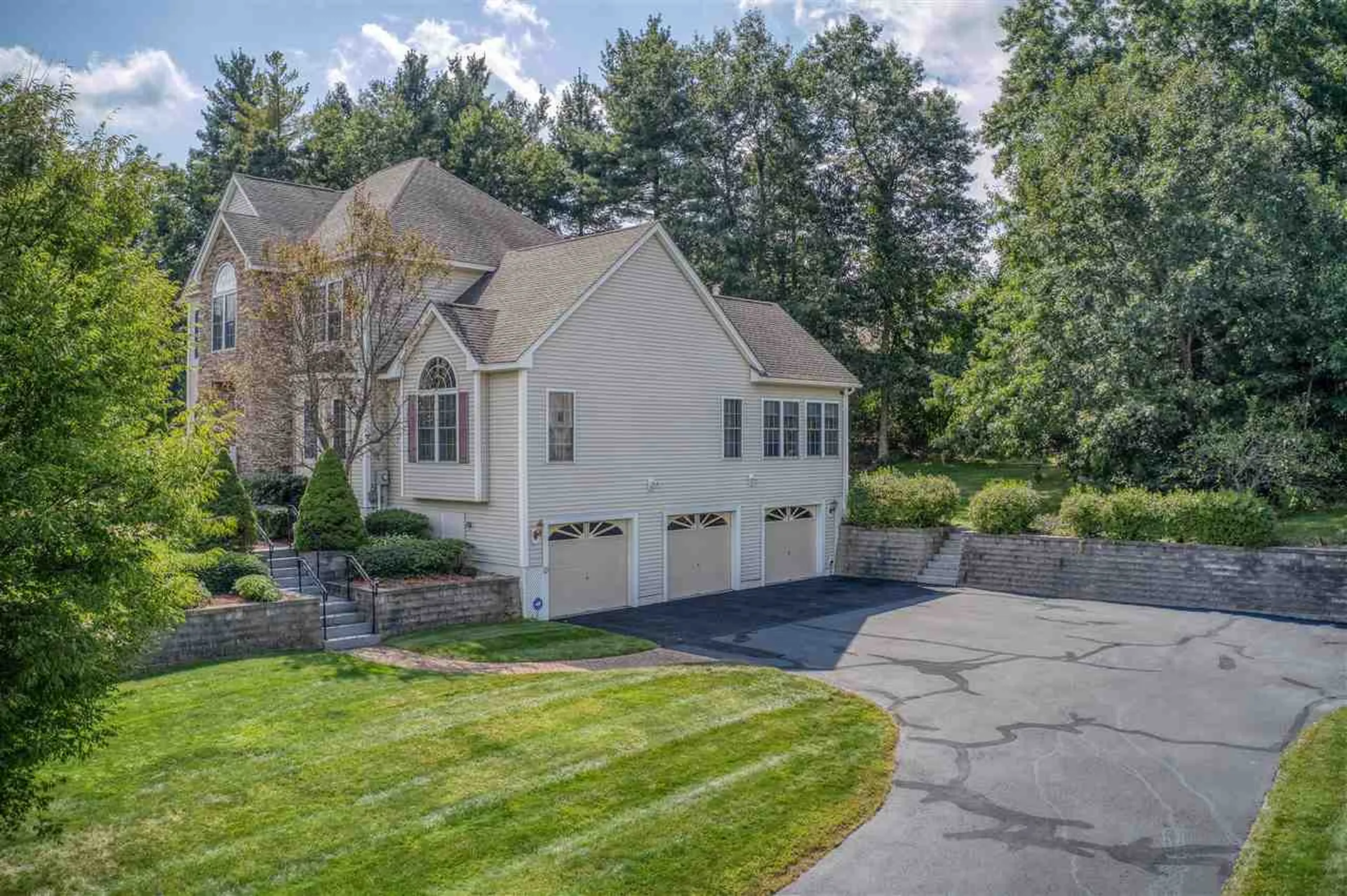 23 Tanglewood Drive Nashua NH 03062