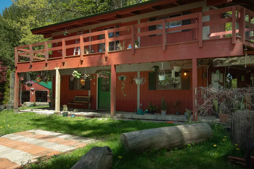 5536 Coolidge Highway Guilford VT 05301