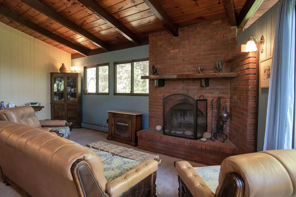 5536 Coolidge Highway Guilford VT 05301