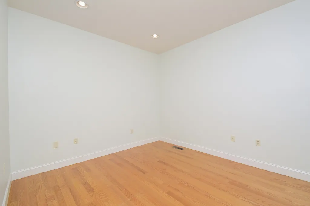 72 South Road Deerfield NH 03037
