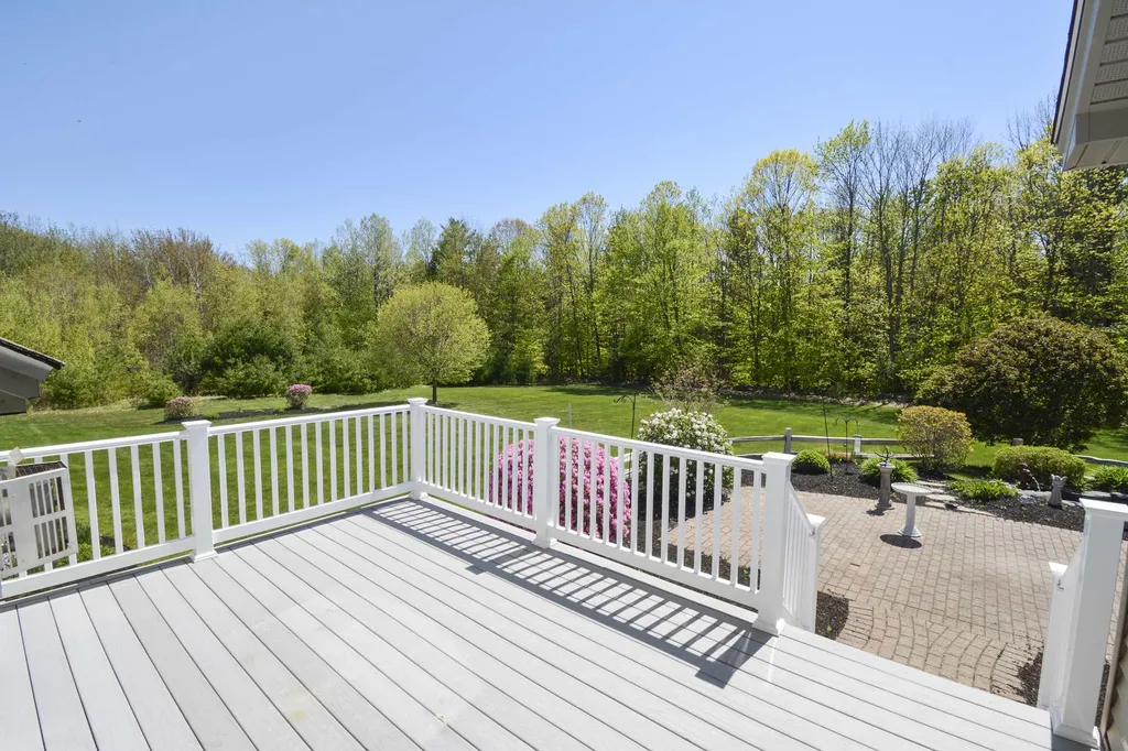 72 South Road Deerfield NH 03037