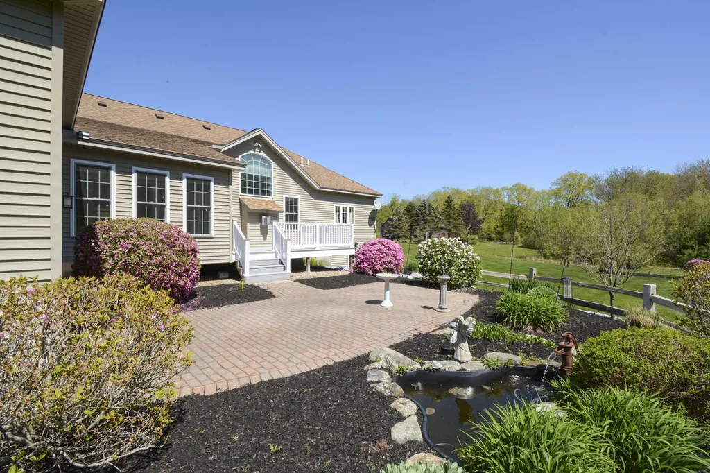 72 South Road Deerfield NH 03037