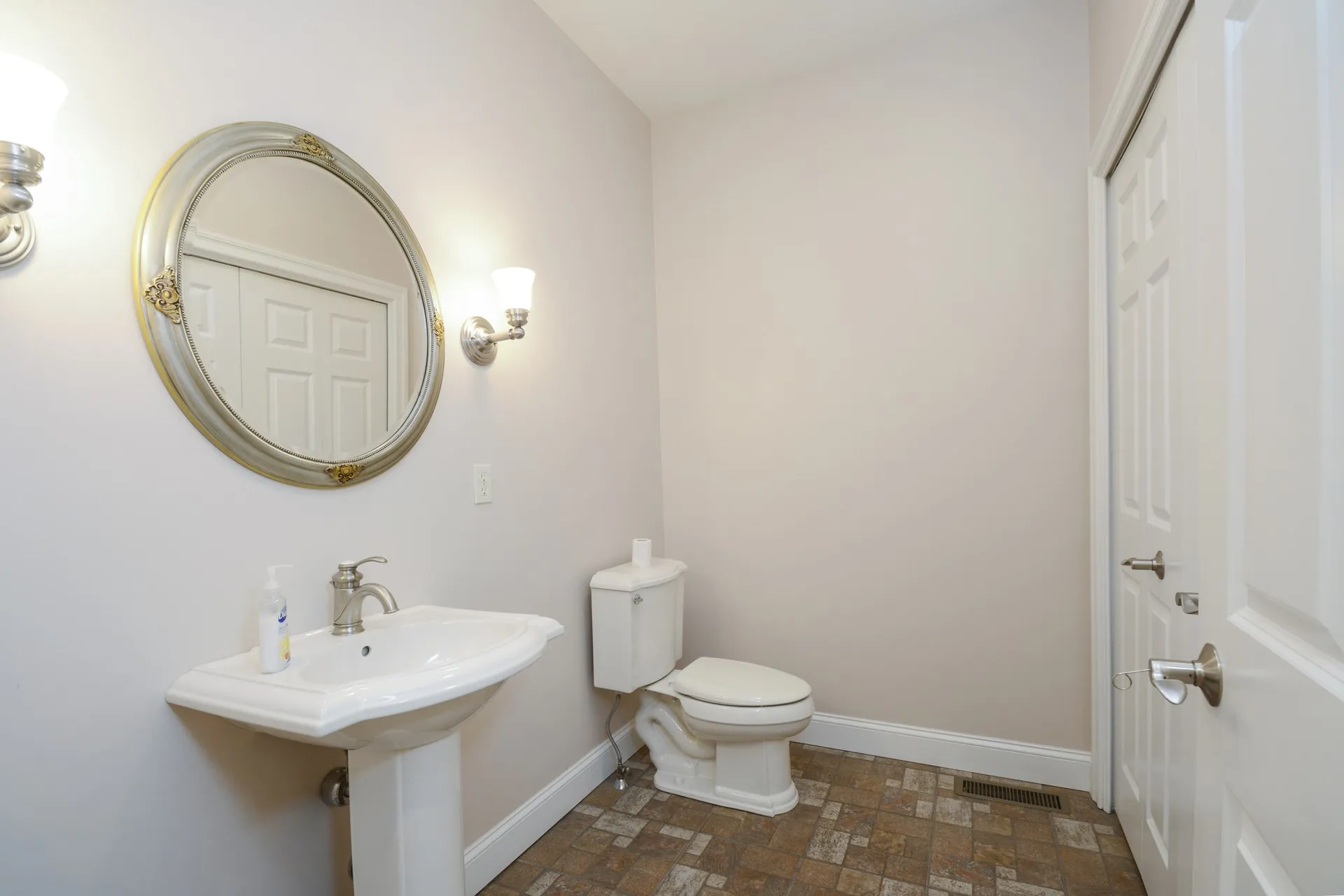 72 South Road Deerfield NH 03037