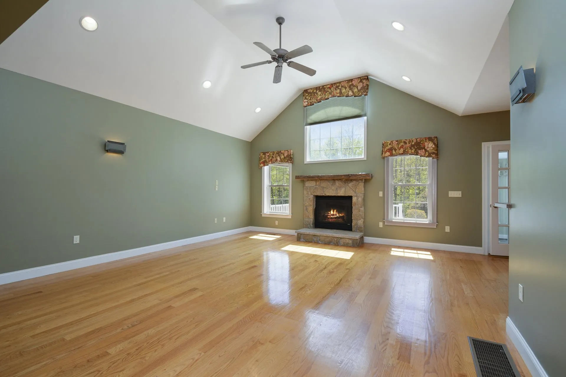 72 South Road Deerfield NH 03037