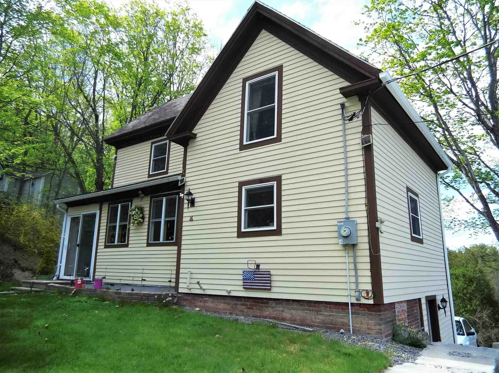 16 Prospect Street Hillsborough NH 03244