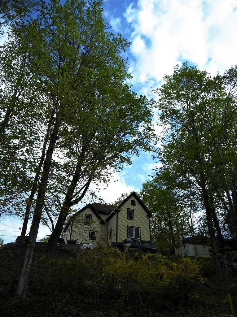 16 Prospect Street Hillsborough NH 03244