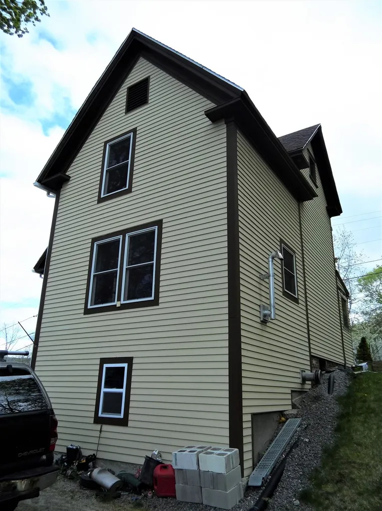 16 Prospect Street Hillsborough NH 03244