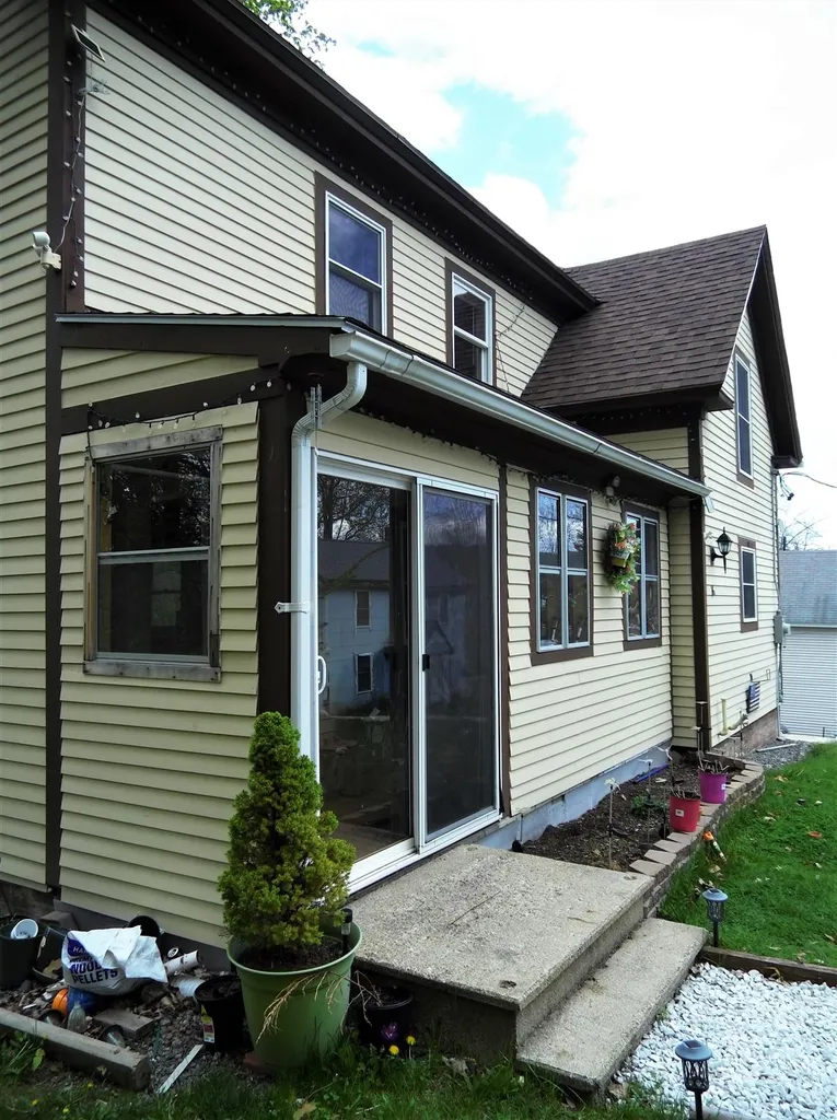 16 Prospect Street Hillsborough NH 03244