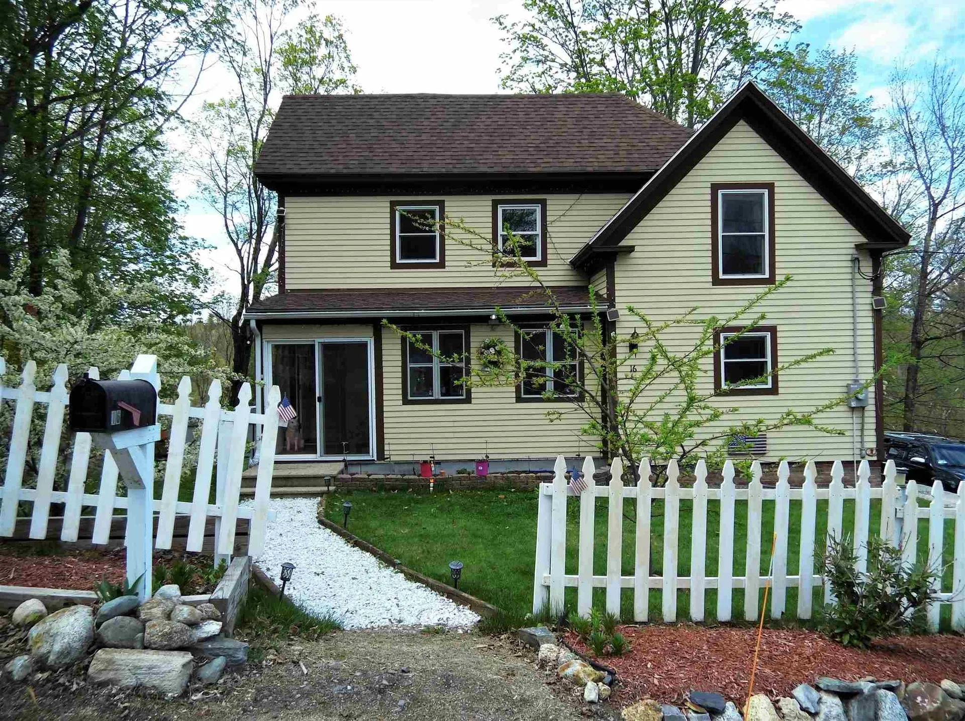 16 Prospect Street Hillsborough NH 03244