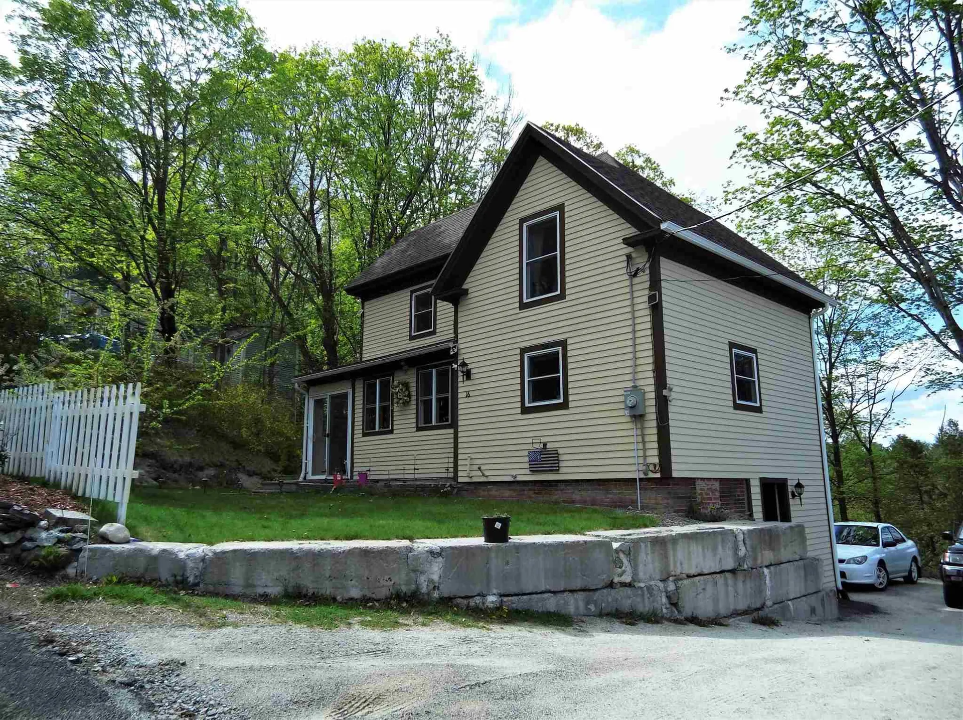 16 Prospect Street Hillsborough NH 03244
