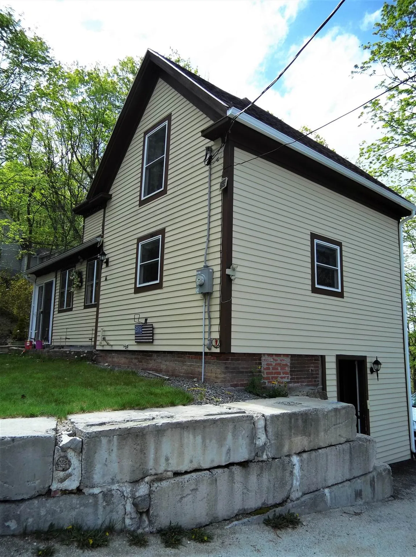 16 Prospect Street Hillsborough NH 03244
