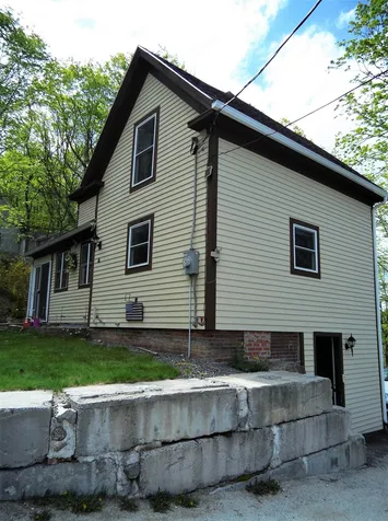 16 Prospect Street Hillsborough NH 03244