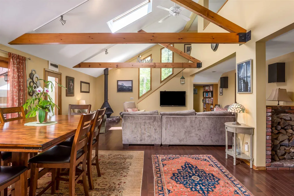 9 Beau Monde Drive North Hampton NH 03862