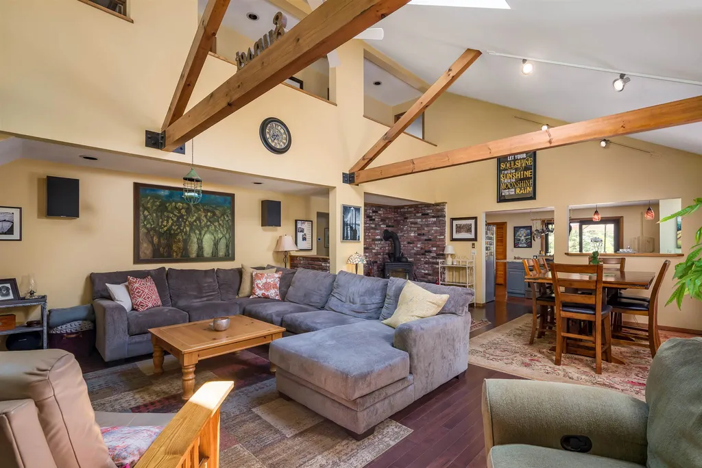 9 Beau Monde Drive North Hampton NH 03862