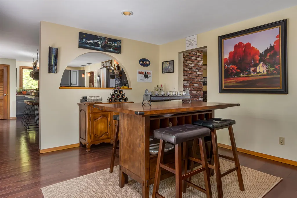9 Beau Monde Drive North Hampton NH 03862