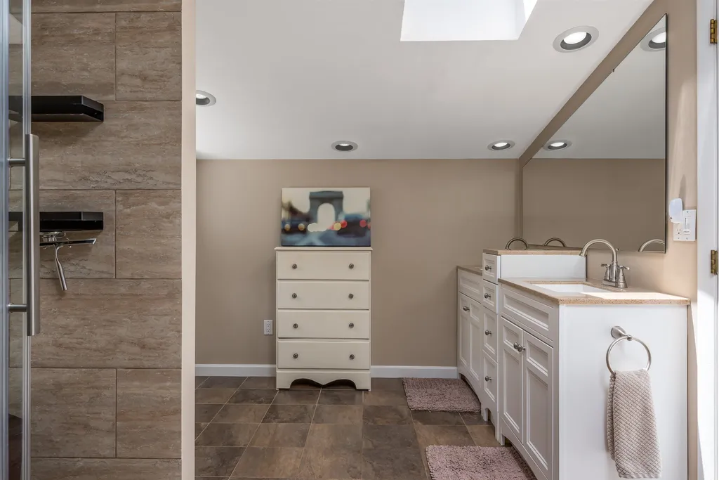 9 Beau Monde Drive North Hampton NH 03862