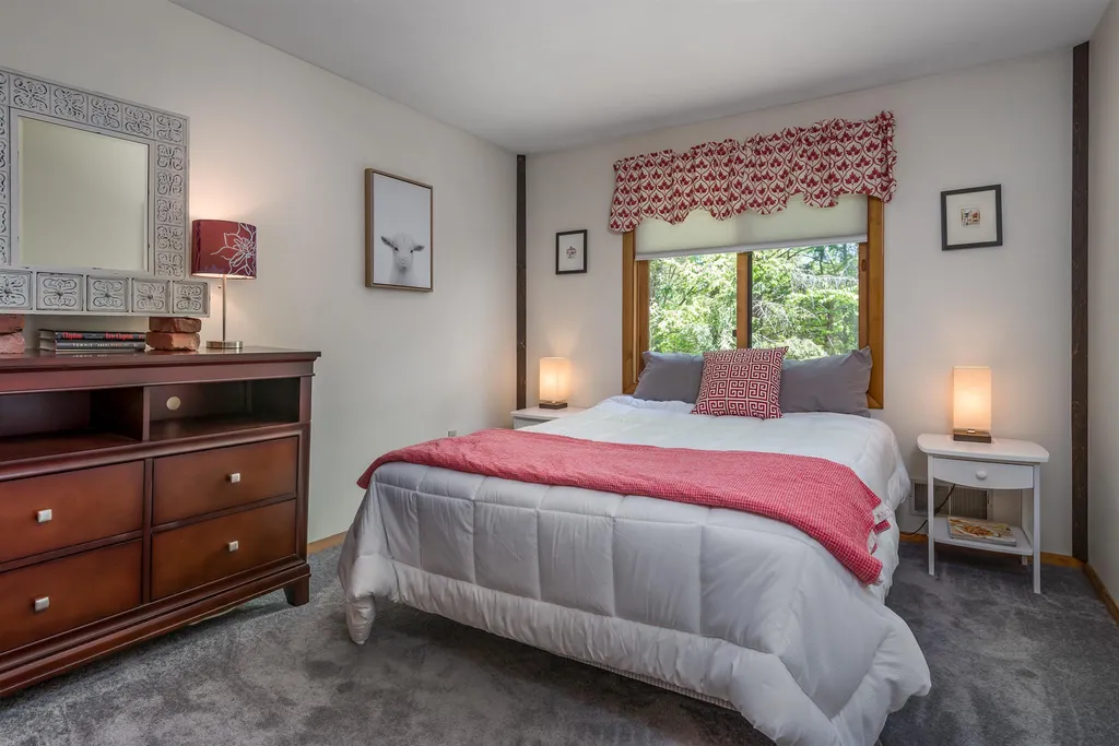 9 Beau Monde Drive North Hampton NH 03862