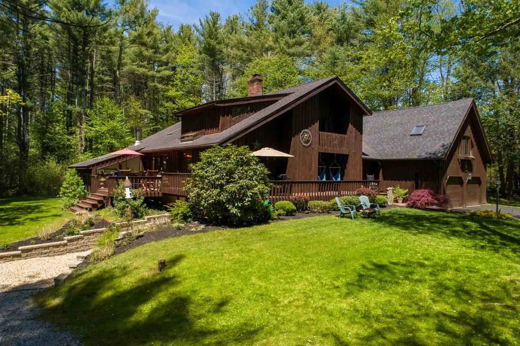 9 Beau Monde Drive North Hampton NH 03862