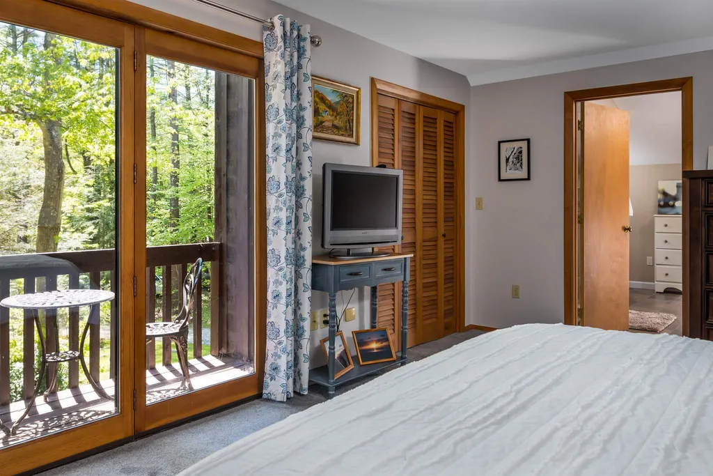 9 Beau Monde Drive North Hampton NH 03862