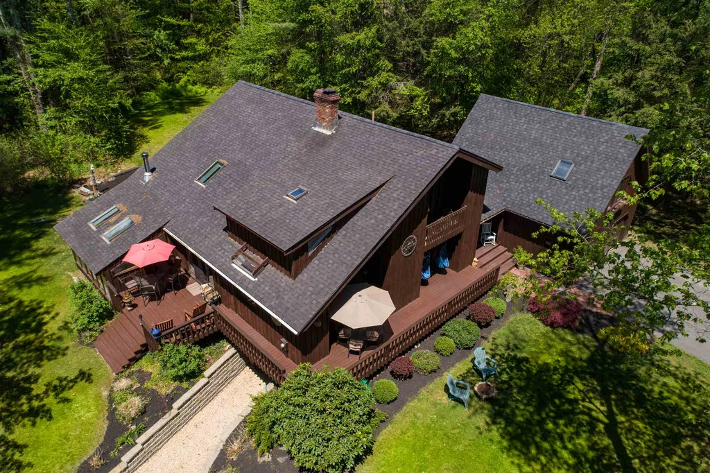 9 Beau Monde Drive North Hampton NH 03862
