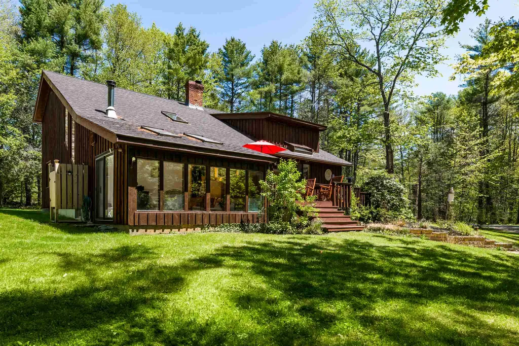 9 Beau Monde Drive North Hampton NH 03862