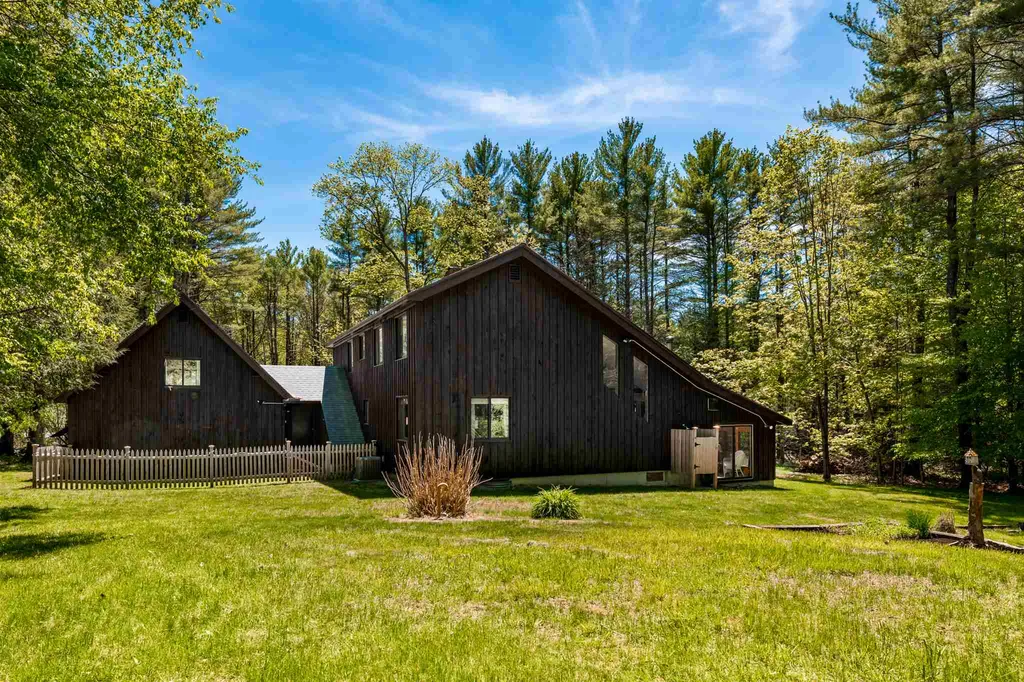9 Beau Monde Drive North Hampton NH 03862