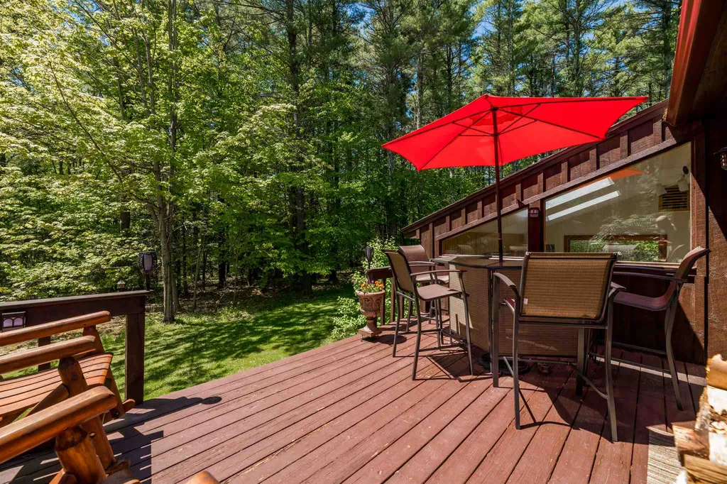 9 Beau Monde Drive North Hampton NH 03862