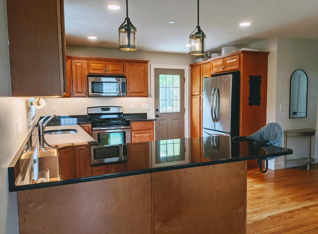 87a Pond Street Newton NH 03858