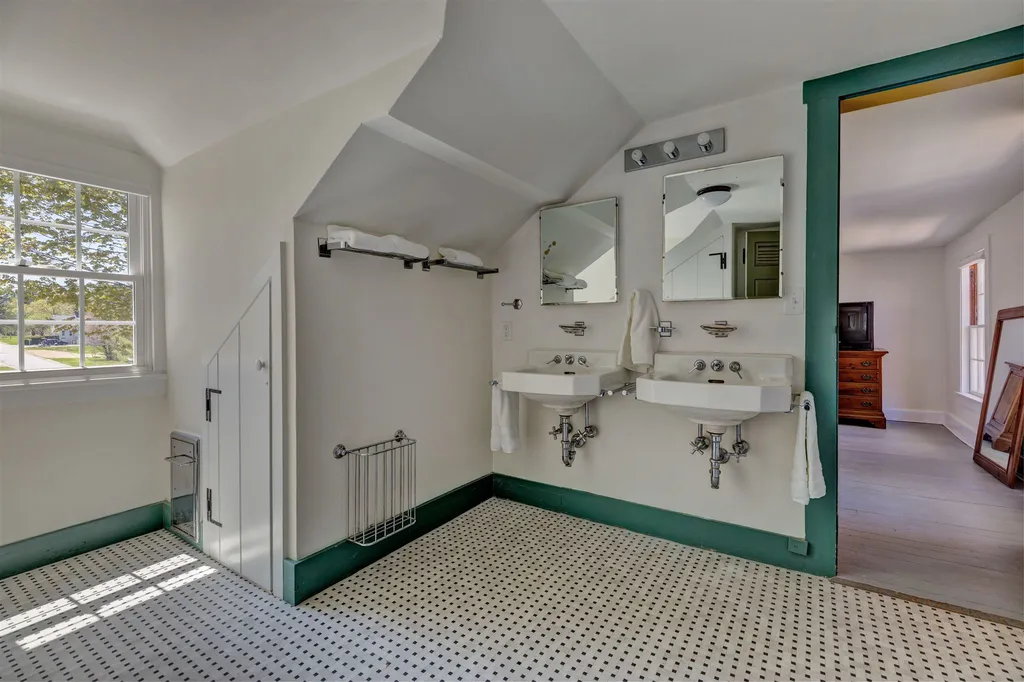 170 Morgan Hill Road New London NH 03257