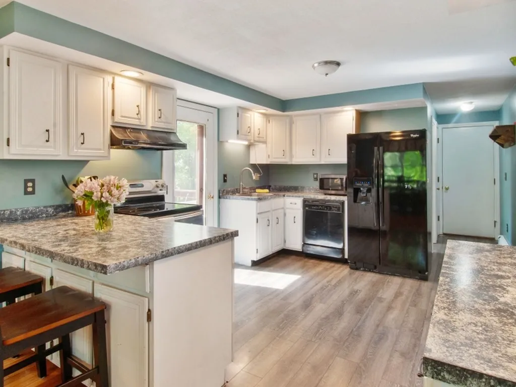 7 Yvonne Street Rochester NH 03867