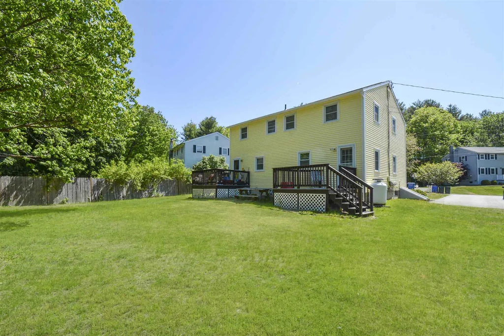 11 Kim Avenue Londonderry NH 03053