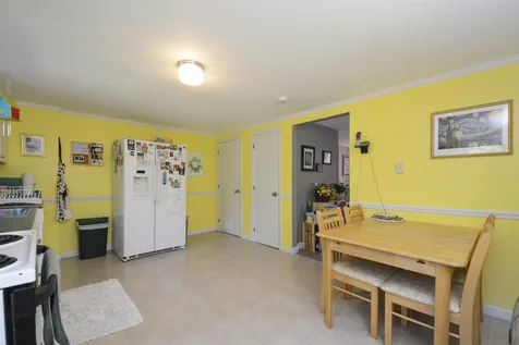 11 Kim Avenue Londonderry NH 03053