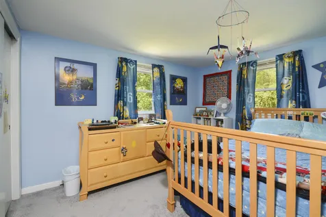 11 Kim Avenue Londonderry NH 03053