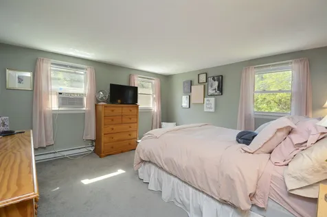 11 Kim Avenue Londonderry NH 03053