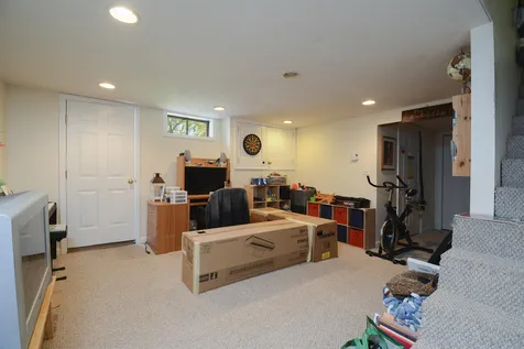 11 Kim Avenue Londonderry NH 03053
