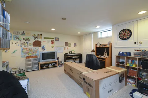 11 Kim Avenue Londonderry NH 03053
