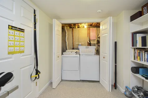 11 Kim Avenue Londonderry NH 03053