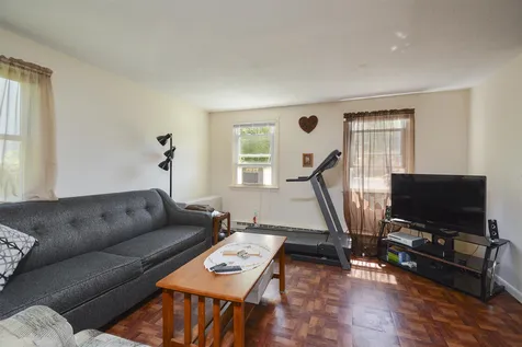 11 Kim Avenue Londonderry NH 03053