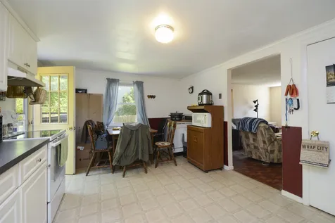11 Kim Avenue Londonderry NH 03053