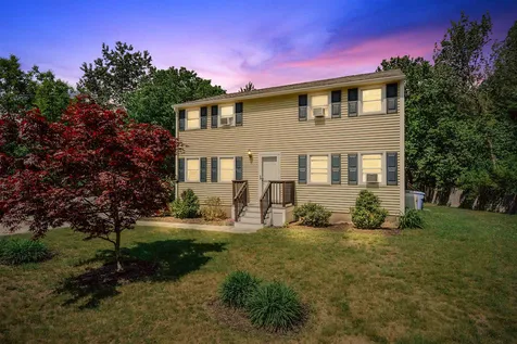 11 Kim Avenue Londonderry NH 03053