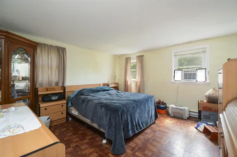 11 Kim Avenue Londonderry NH 03053