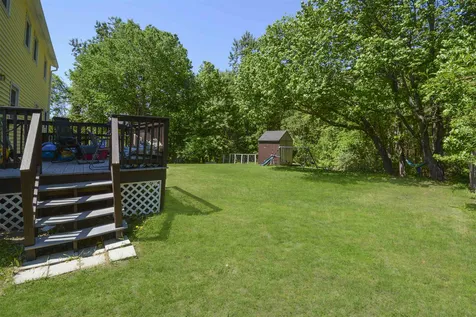 11 Kim Avenue Londonderry NH 03053